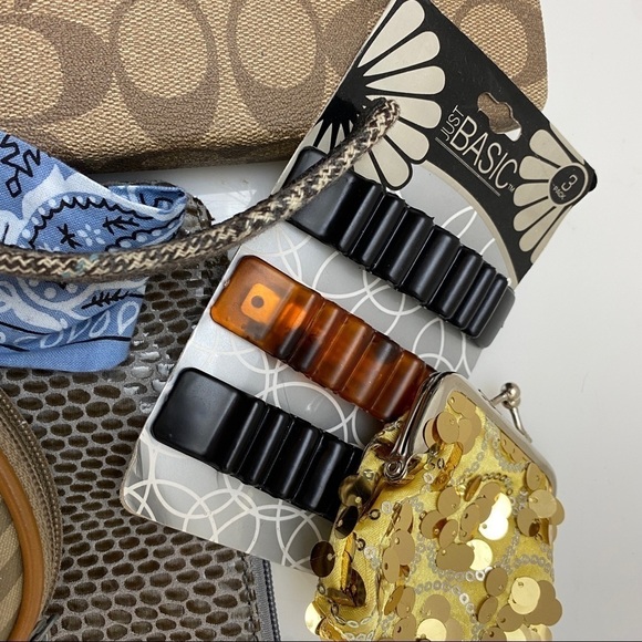 Accessories 9 piece Value Bundle! 🛍️ Beiges /Neutrals! Cosmetic Bags and More! - Picture 2 of 7